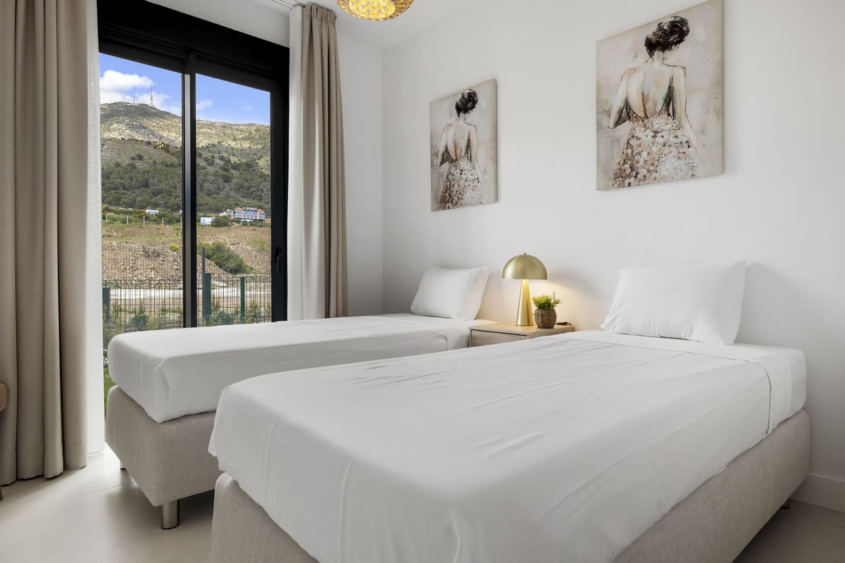 3 Bed Apartment for sale in Fuengirola Costa Del Sol, Málaga, Spain