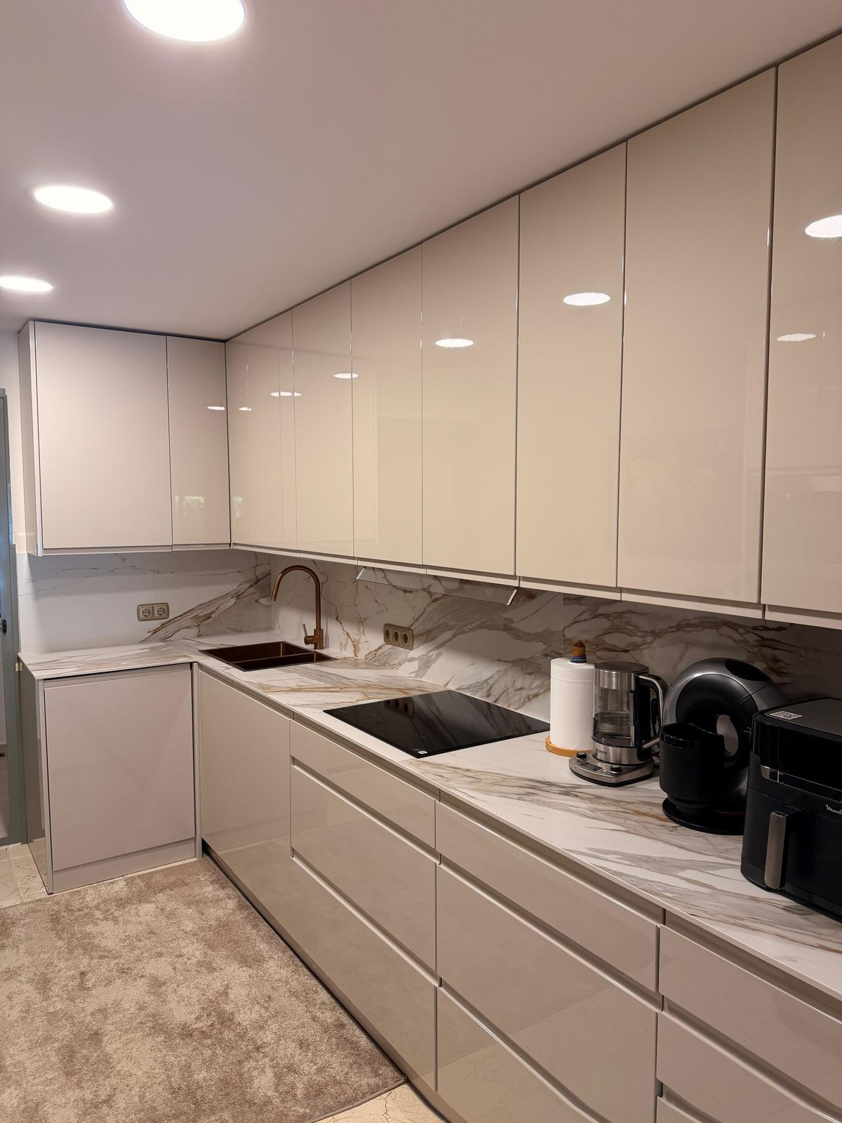 3 Bed Apartment for sale in Estepona Costa Del Sol, Málaga, Spain