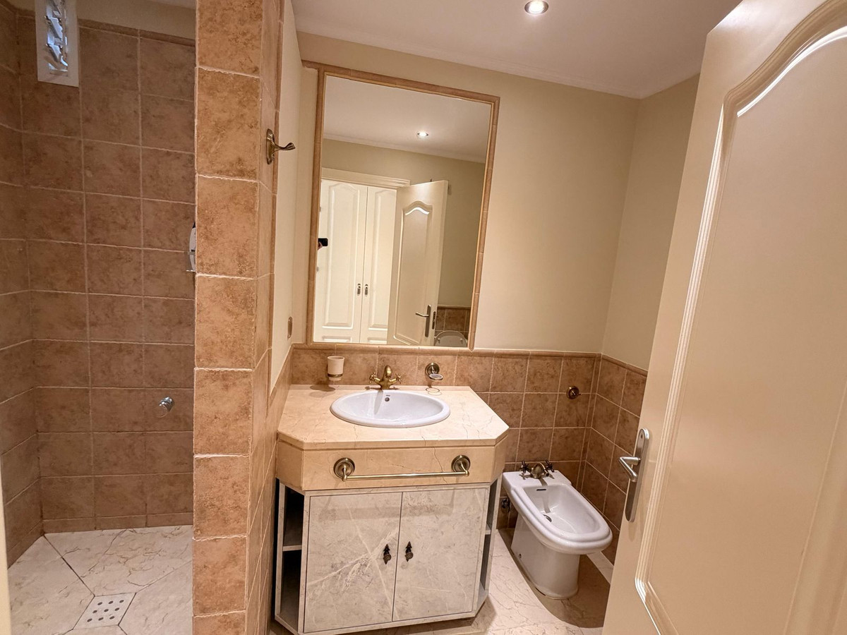 3 Bed Apartment for sale in Estepona Costa Del Sol, Málaga, Spain
