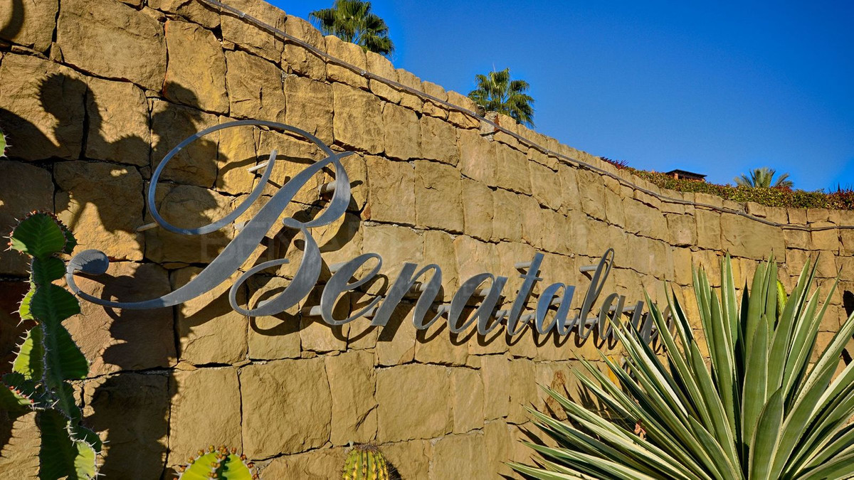 3 Bed Apartment for sale in Estepona Costa Del Sol, Málaga, Spain