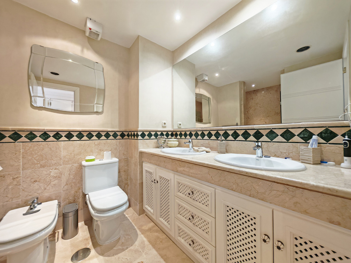 2 Bed Apartment for sale in Marbella Costa Del Sol, Málaga, Spain