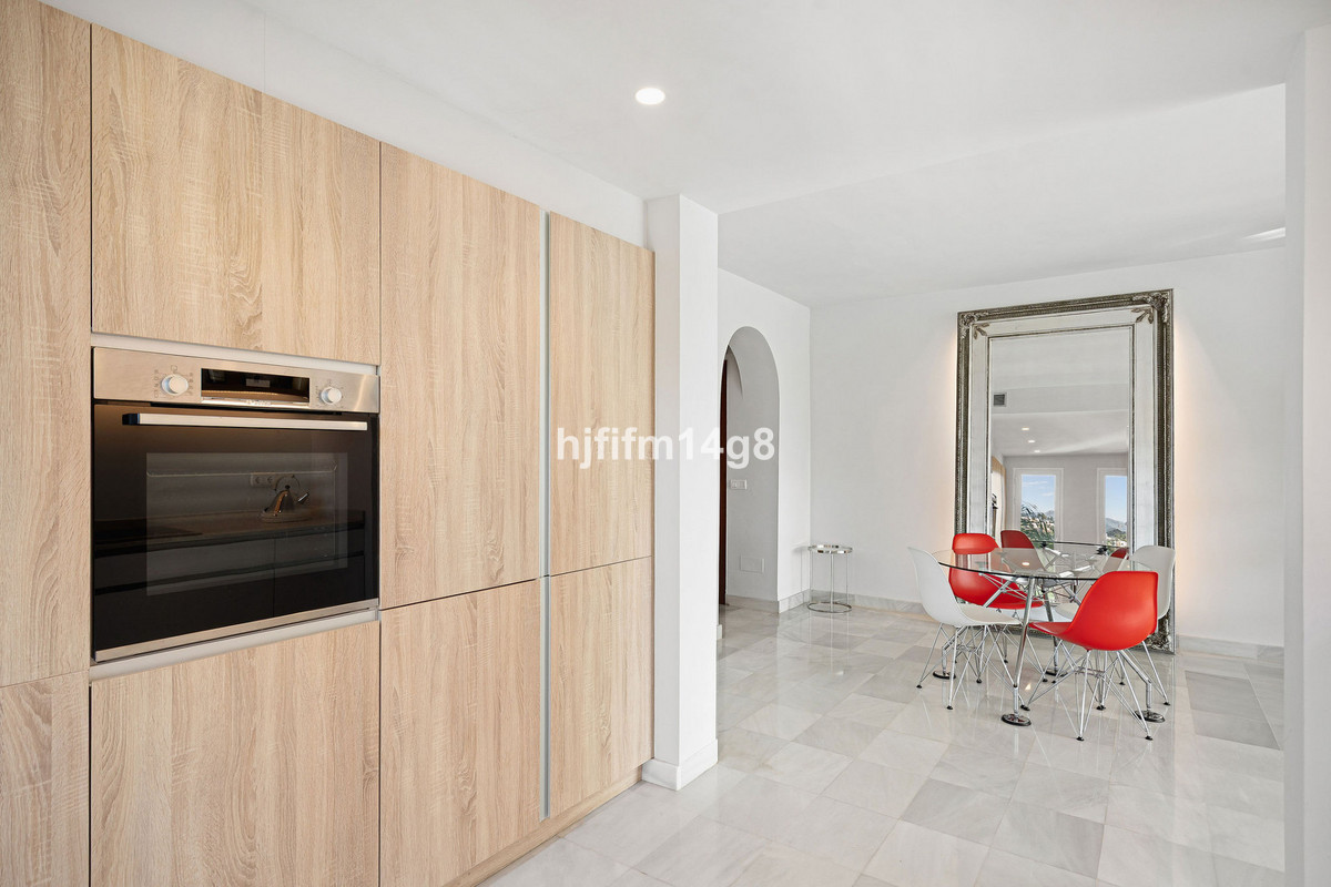 3 Bed Apartment for sale in Benahavís Costa Del Sol, Málaga, Spain