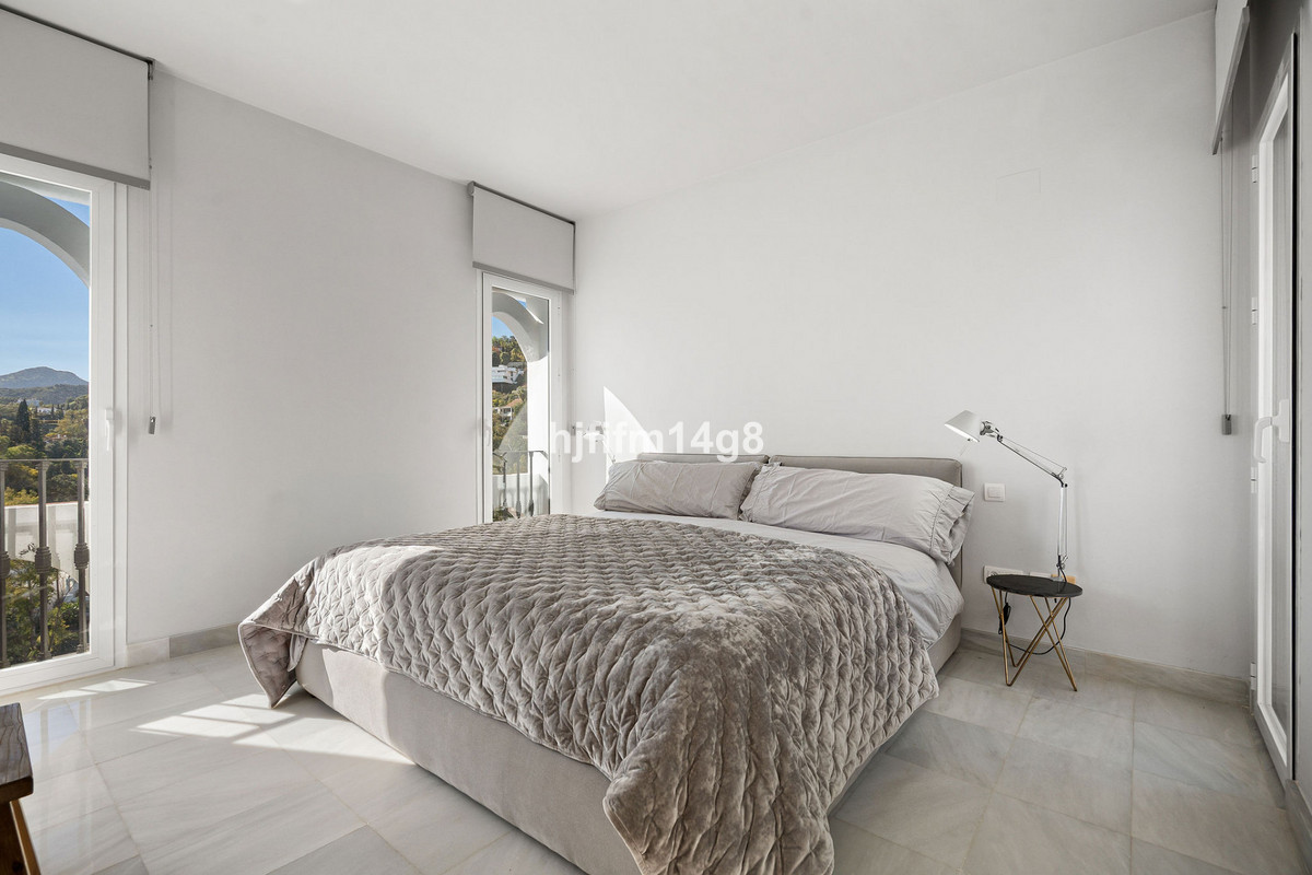 3 Bed Apartment for sale in Benahavís Costa Del Sol, Málaga, Spain