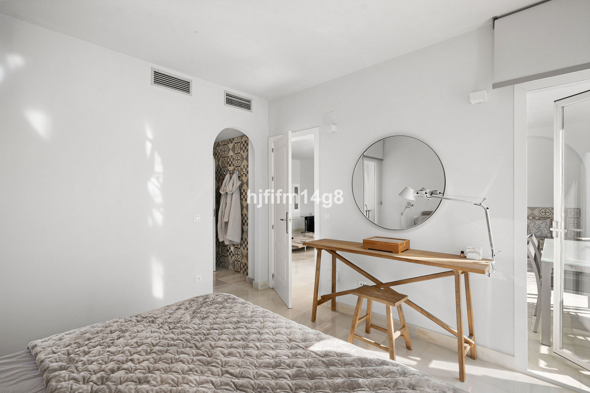 3 Bed Apartment for sale in Benahavís Costa Del Sol, Málaga, Spain