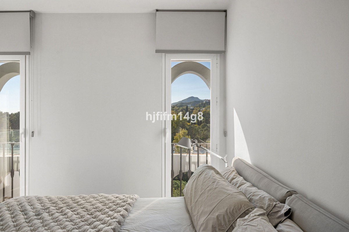 3 Bed Apartment for sale in Benahavís Costa Del Sol, Málaga, Spain