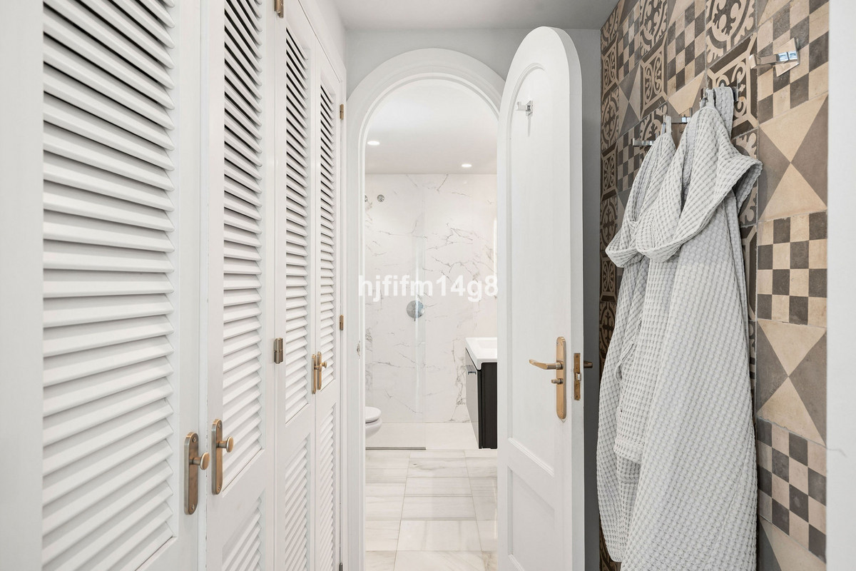3 Bed Apartment for sale in Benahavís Costa Del Sol, Málaga, Spain
