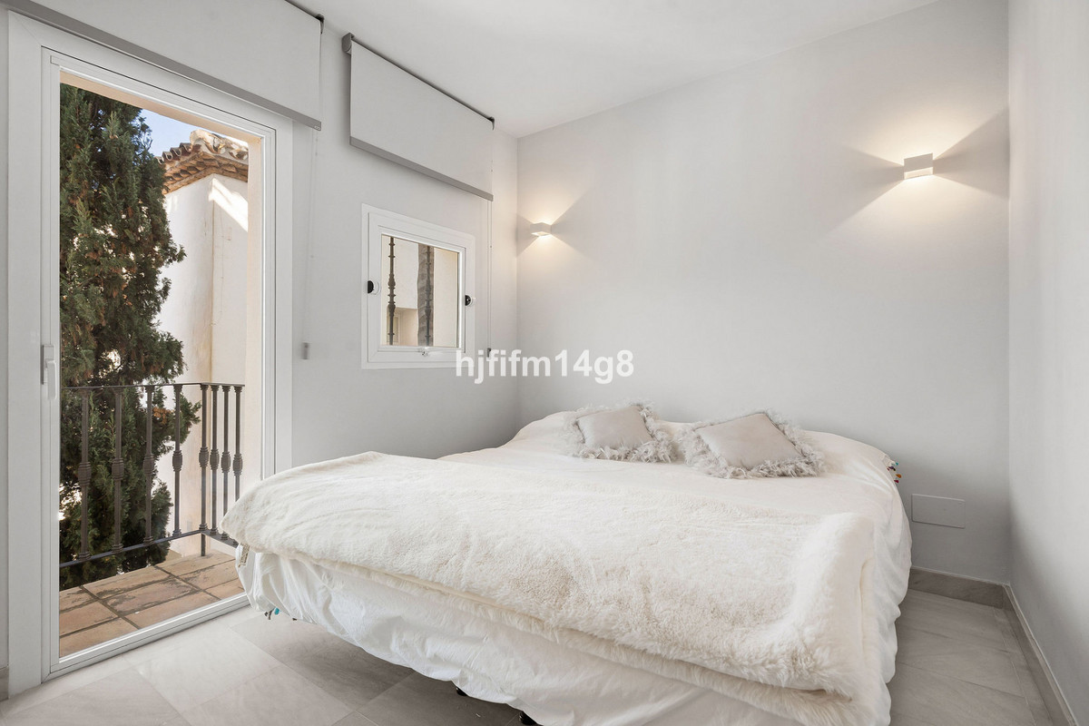 3 Bed Apartment for sale in Benahavís Costa Del Sol, Málaga, Spain
