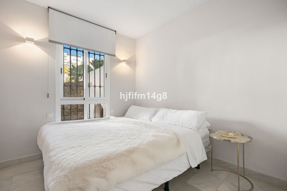 3 Bed Apartment for sale in Benahavís Costa Del Sol, Málaga, Spain