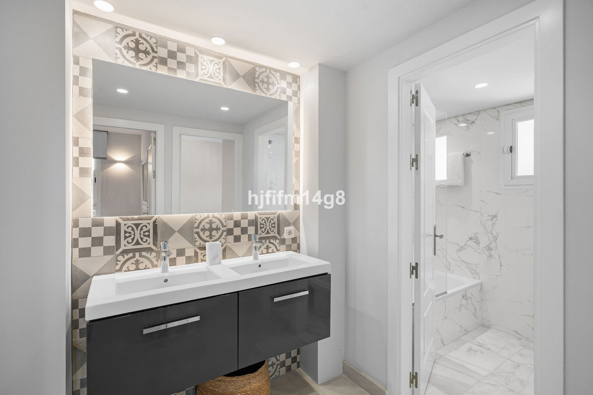 3 Bed Apartment for sale in Benahavís Costa Del Sol, Málaga, Spain