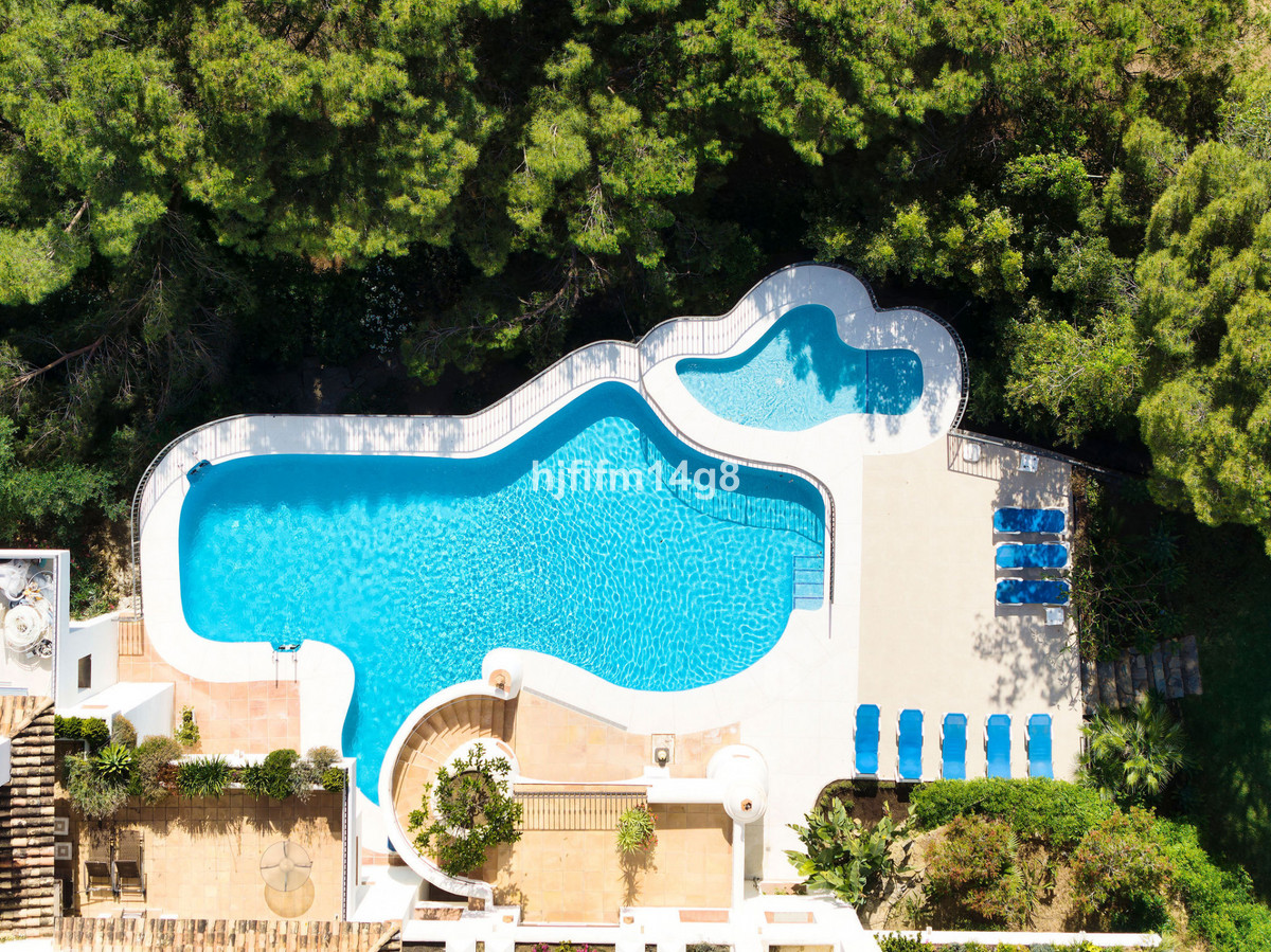 3 Bed Apartment for sale in Benahavís Costa Del Sol, Málaga, Spain