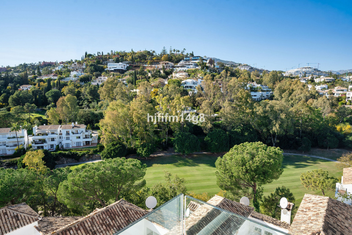 3 Bed Apartment for sale in Benahavís Costa Del Sol, Málaga, Spain