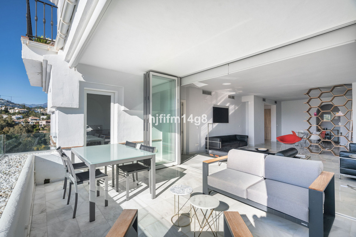 3 Bed Apartment for sale in Benahavís Costa Del Sol, Málaga, Spain