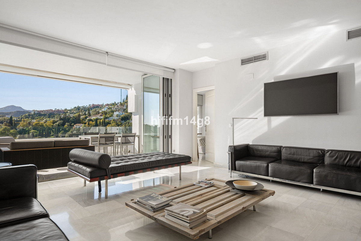 3 Bed Apartment for sale in Benahavís Costa Del Sol, Málaga, Spain