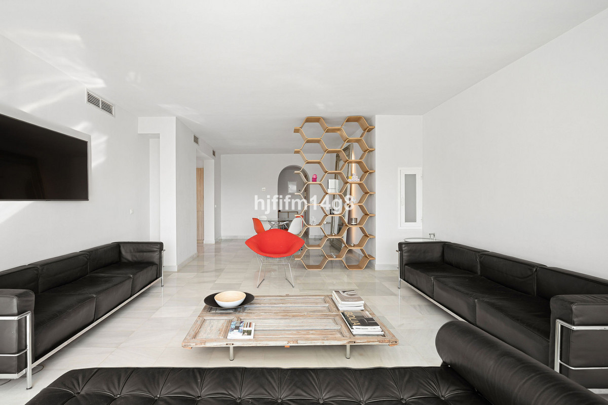 3 Bed Apartment for sale in Benahavís Costa Del Sol, Málaga, Spain