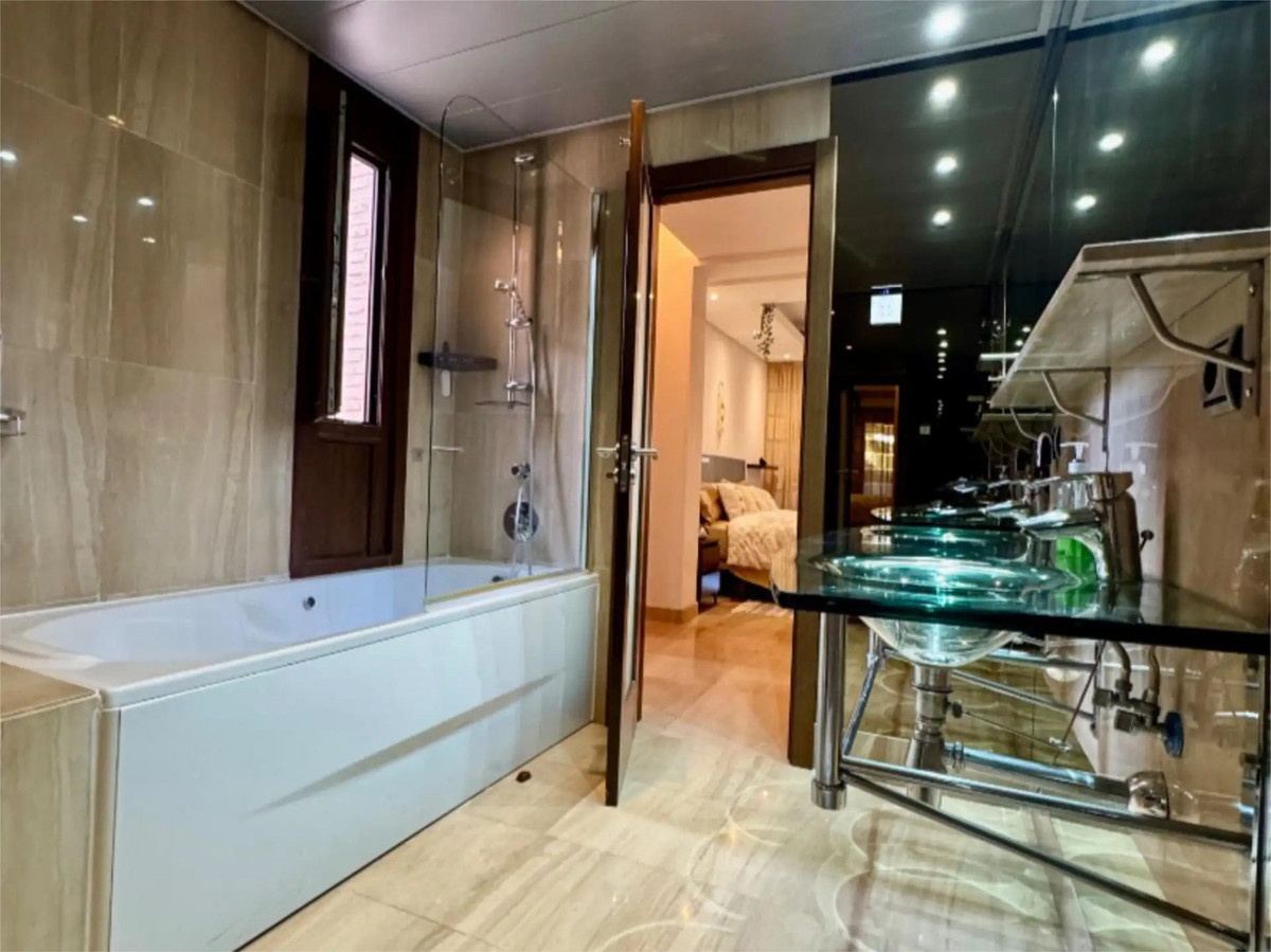 3 Bed Apartment for sale in Estepona Costa Del Sol, Málaga, Spain