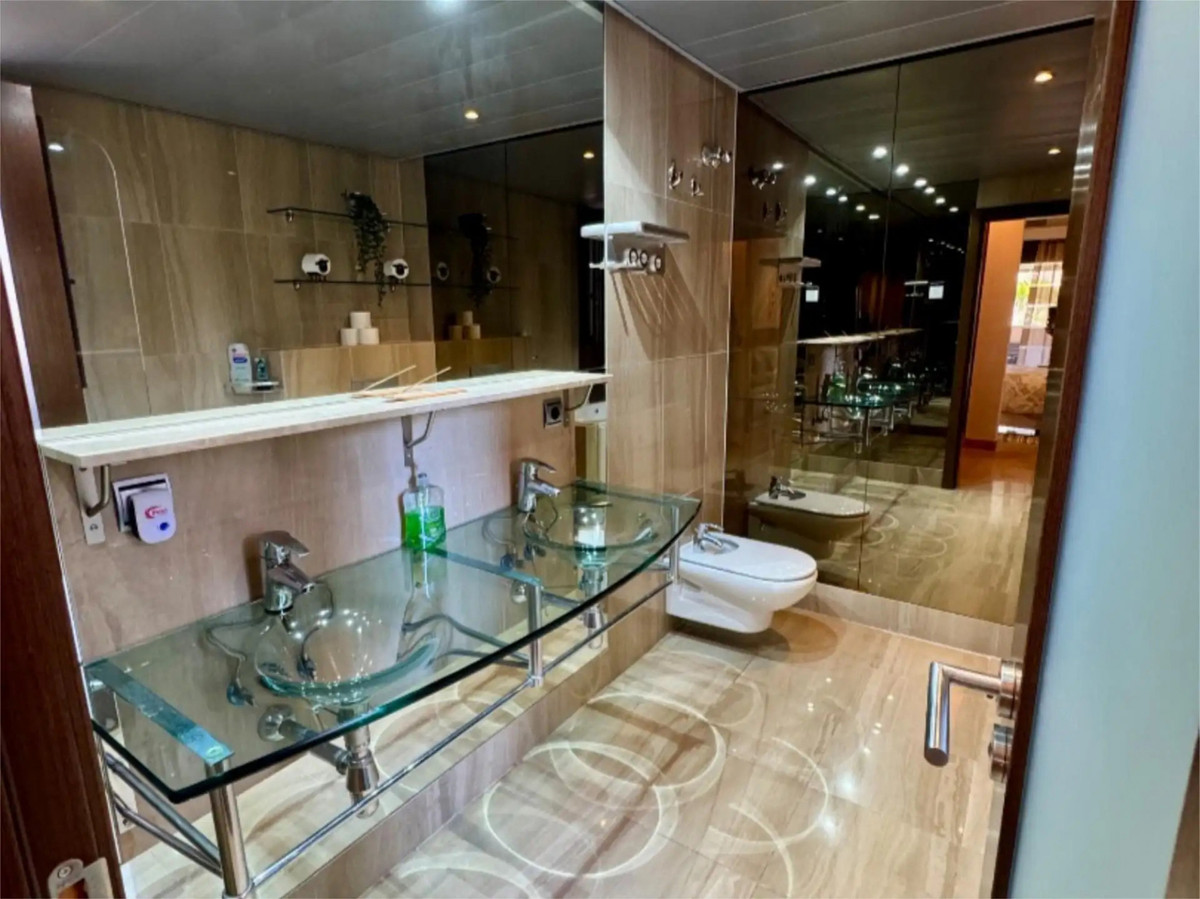 3 Bed Apartment for sale in Estepona Costa Del Sol, Málaga, Spain