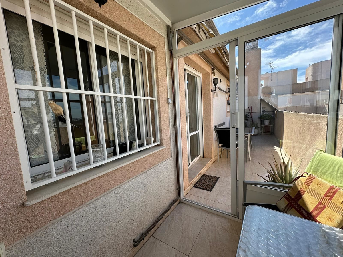 Se vende Apartamento en Planta Última de 2 dormitorios en Costa Blanca, Alicante, España