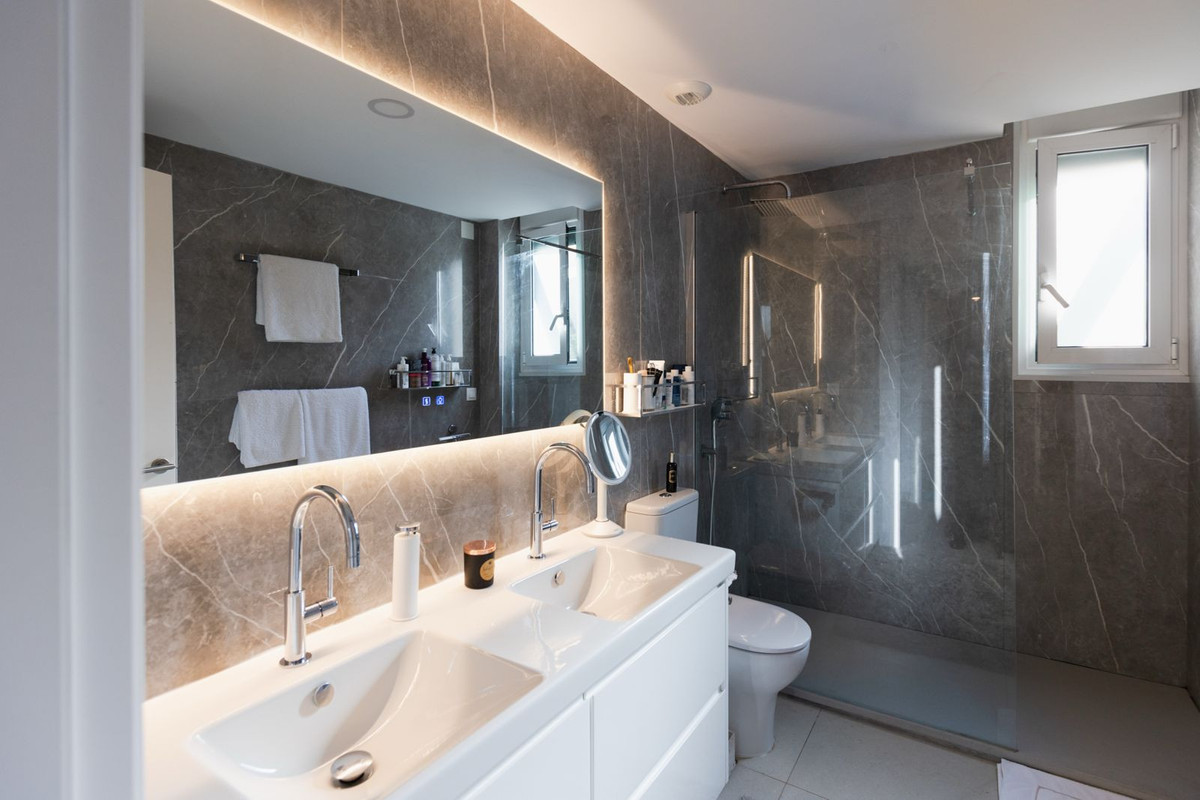 Se vende Apartamento Planta Baja de 3 dormitorios en Costa Del Sol, Cadiz, España