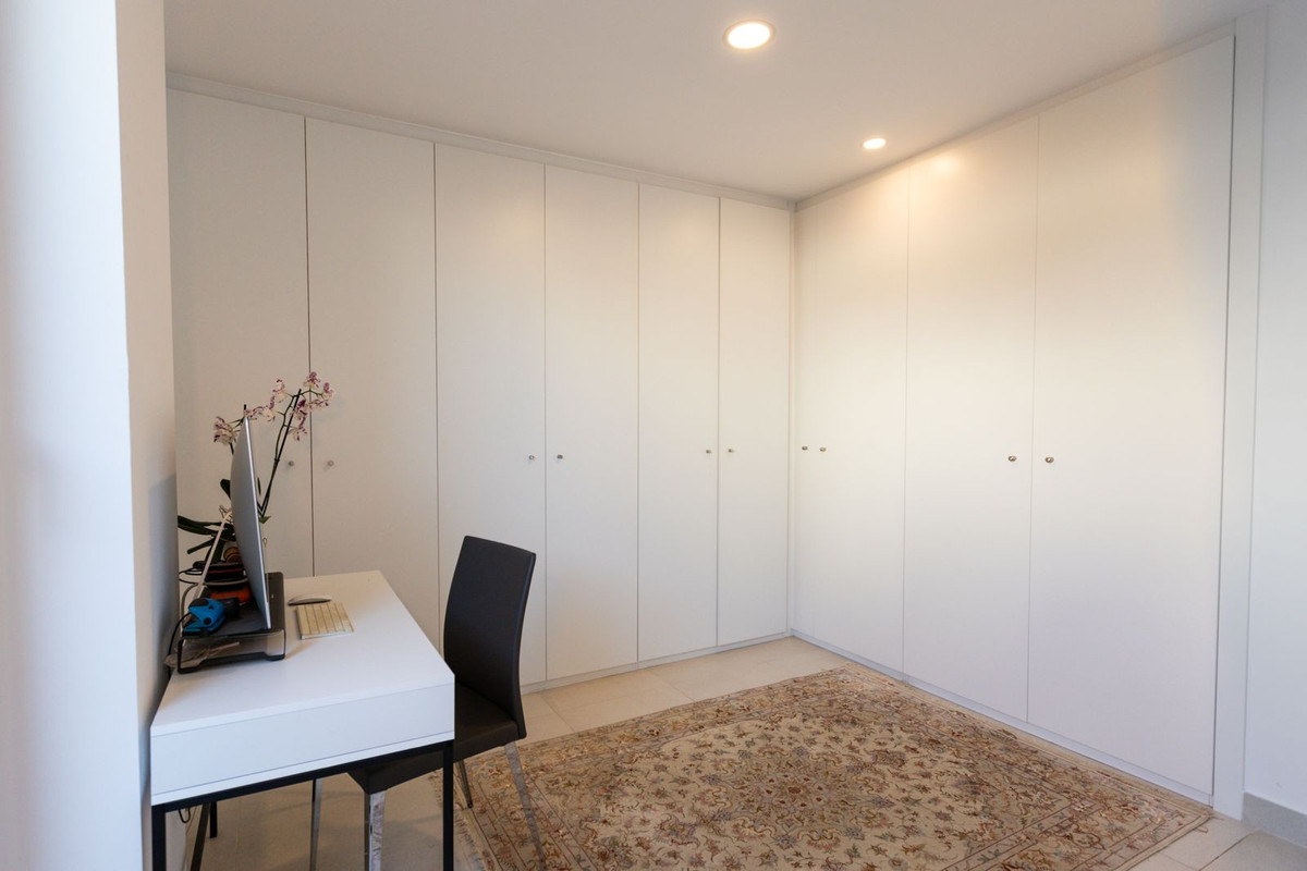Se vende Apartamento Planta Baja de 3 dormitorios en Costa Del Sol, Cadiz, España