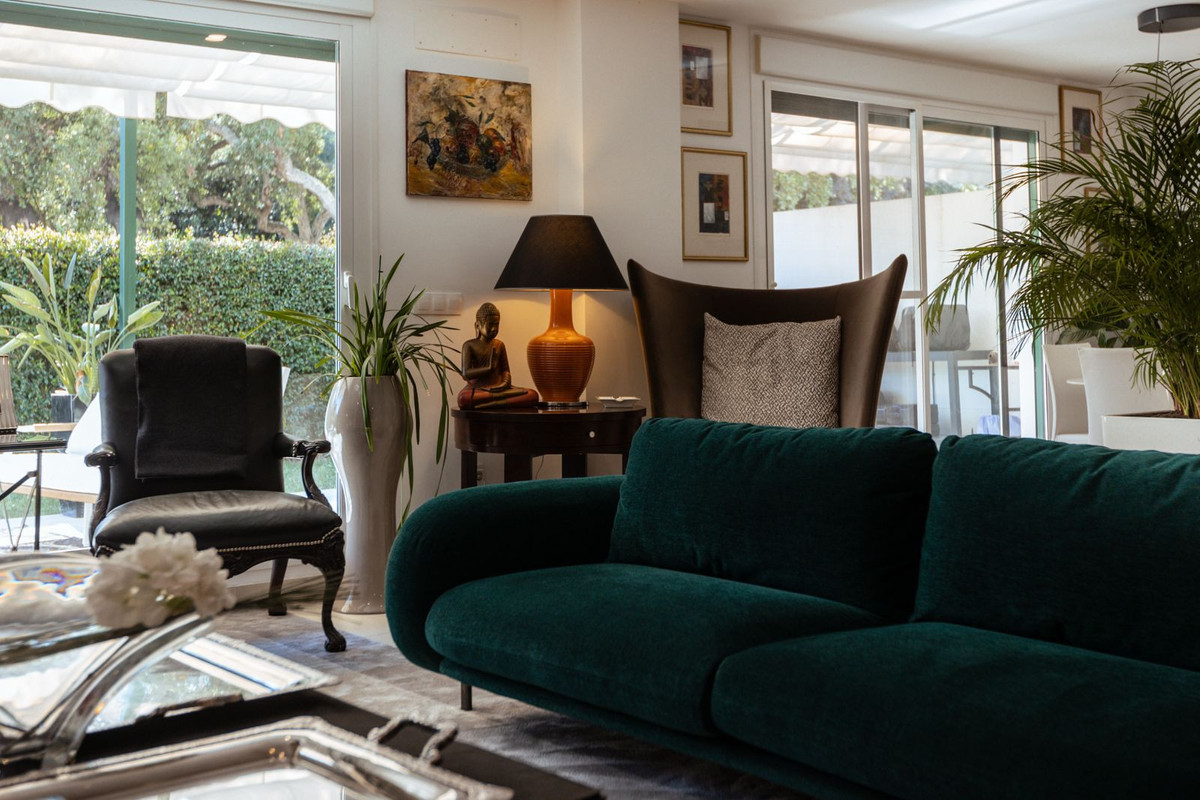 Se vende Apartamento Planta Baja de 3 dormitorios en Costa Del Sol, Cadiz, España