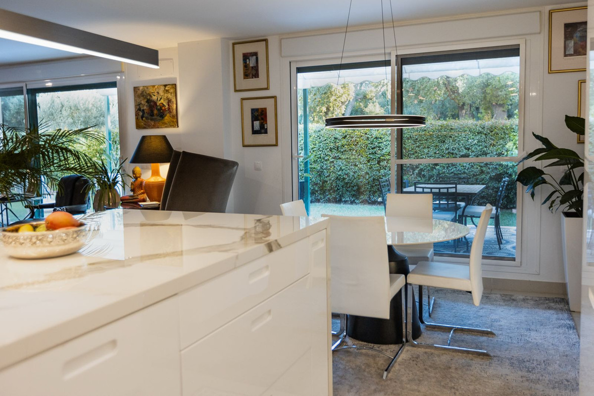 Se vende Apartamento Planta Baja de 3 dormitorios en Costa Del Sol, Cadiz, España
