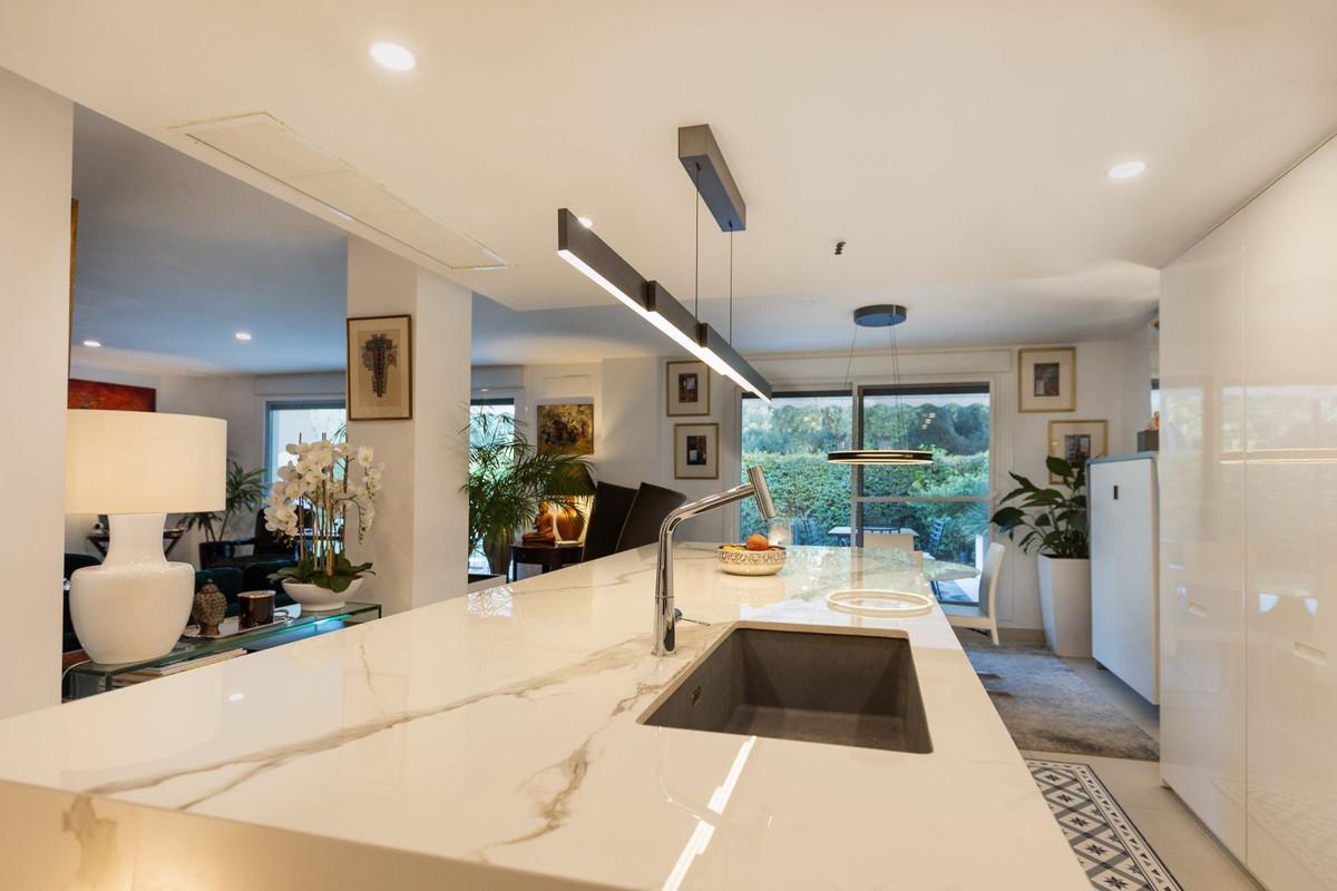 Se vende Apartamento Planta Baja de 3 dormitorios en Costa Del Sol, Cadiz, España