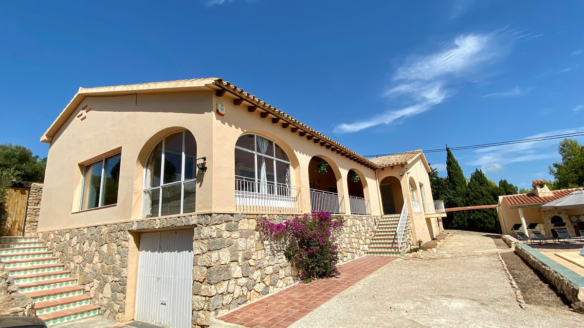 3 Bed Townhouse for sale in La Fustera Costa Blanca, Alicante, Spain