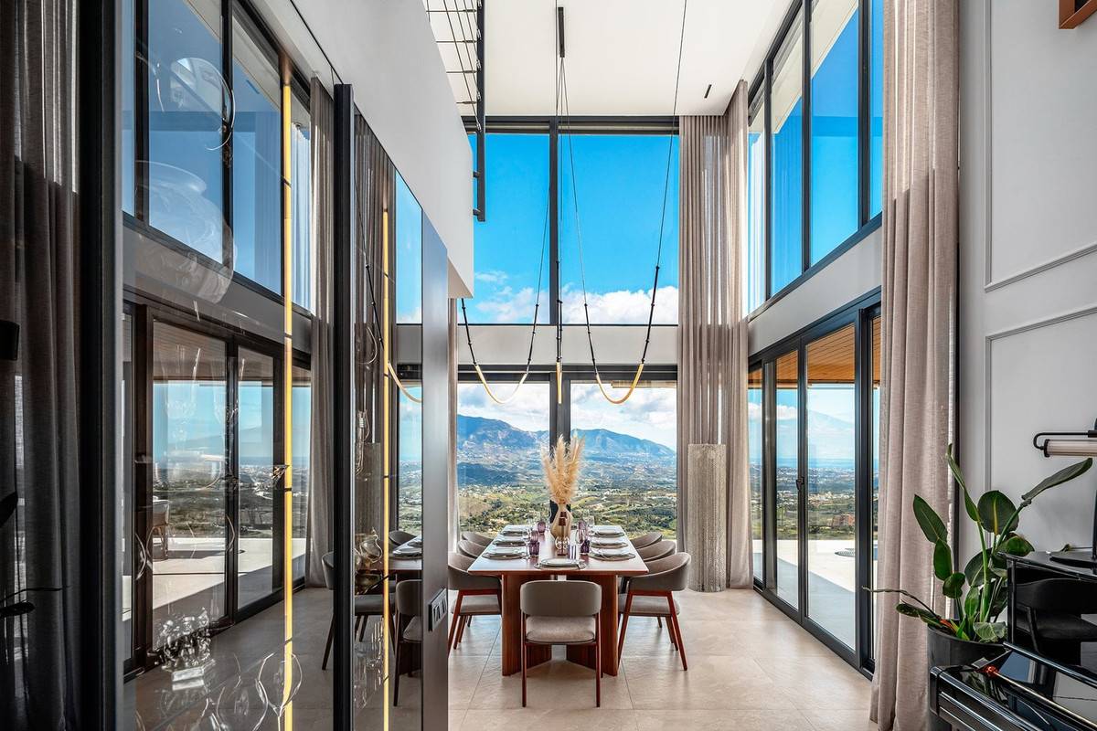 Se vende Villa - Chalet de 6 dormitorios en Costa Del Sol, Málaga, España