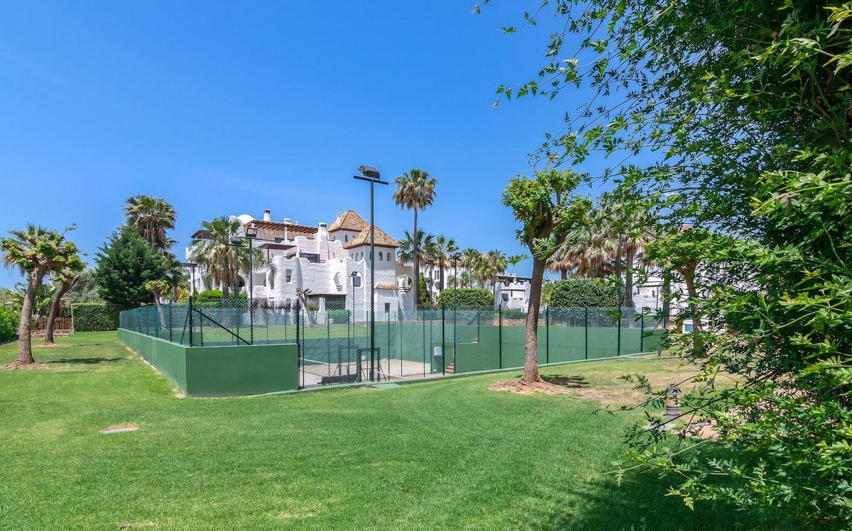 Se vende Apartamento Planta Baja de 3 dormitorios en Costa Del Sol, Cadiz, España