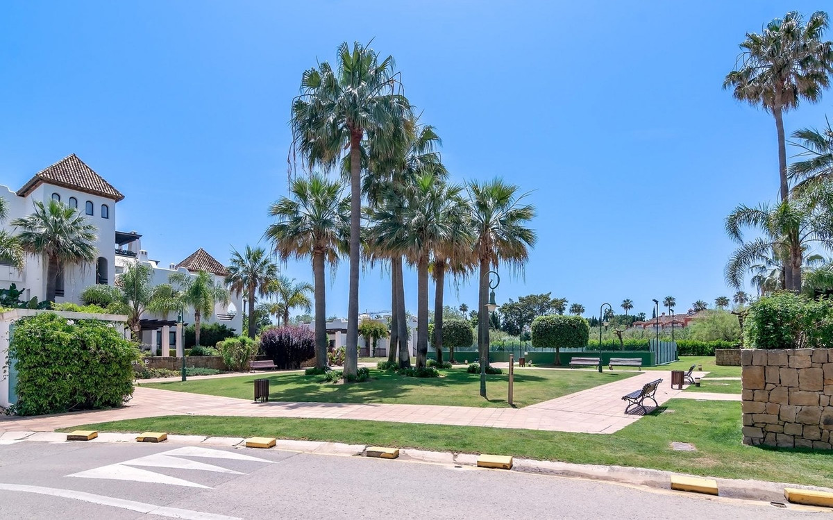Se vende Apartamento Planta Baja de 3 dormitorios en Costa Del Sol, Cadiz, España