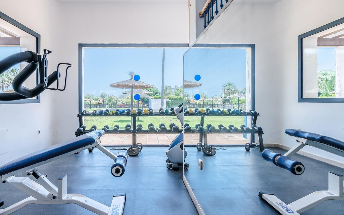Se vende Apartamento Planta Baja de 3 dormitorios en Costa Del Sol, Cadiz, España