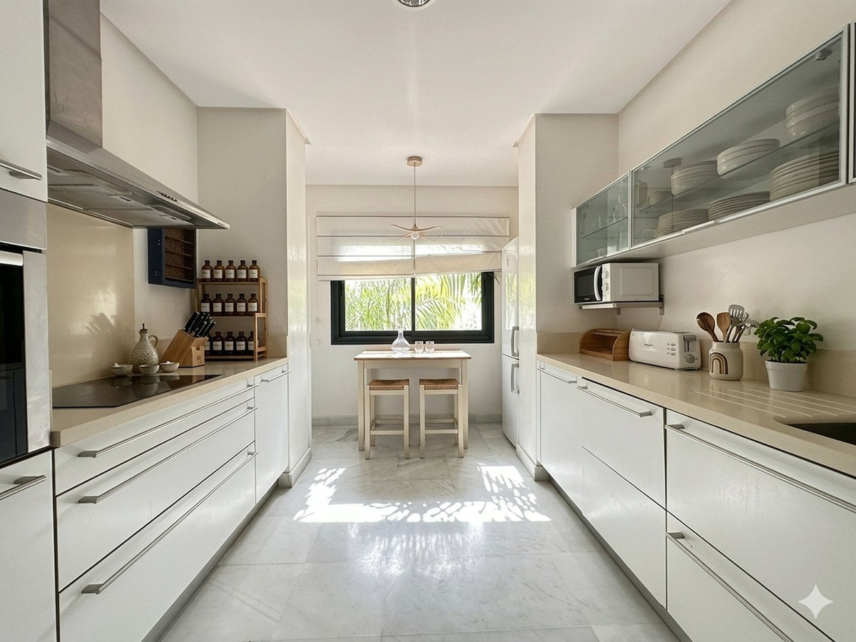 Se vende Apartamento Planta Baja de 3 dormitorios en Costa Del Sol, Cadiz, España