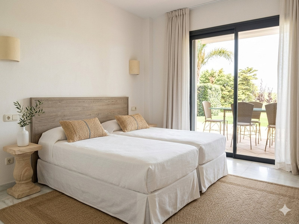 Se vende Apartamento Planta Baja de 3 dormitorios en Costa Del Sol, Cadiz, España