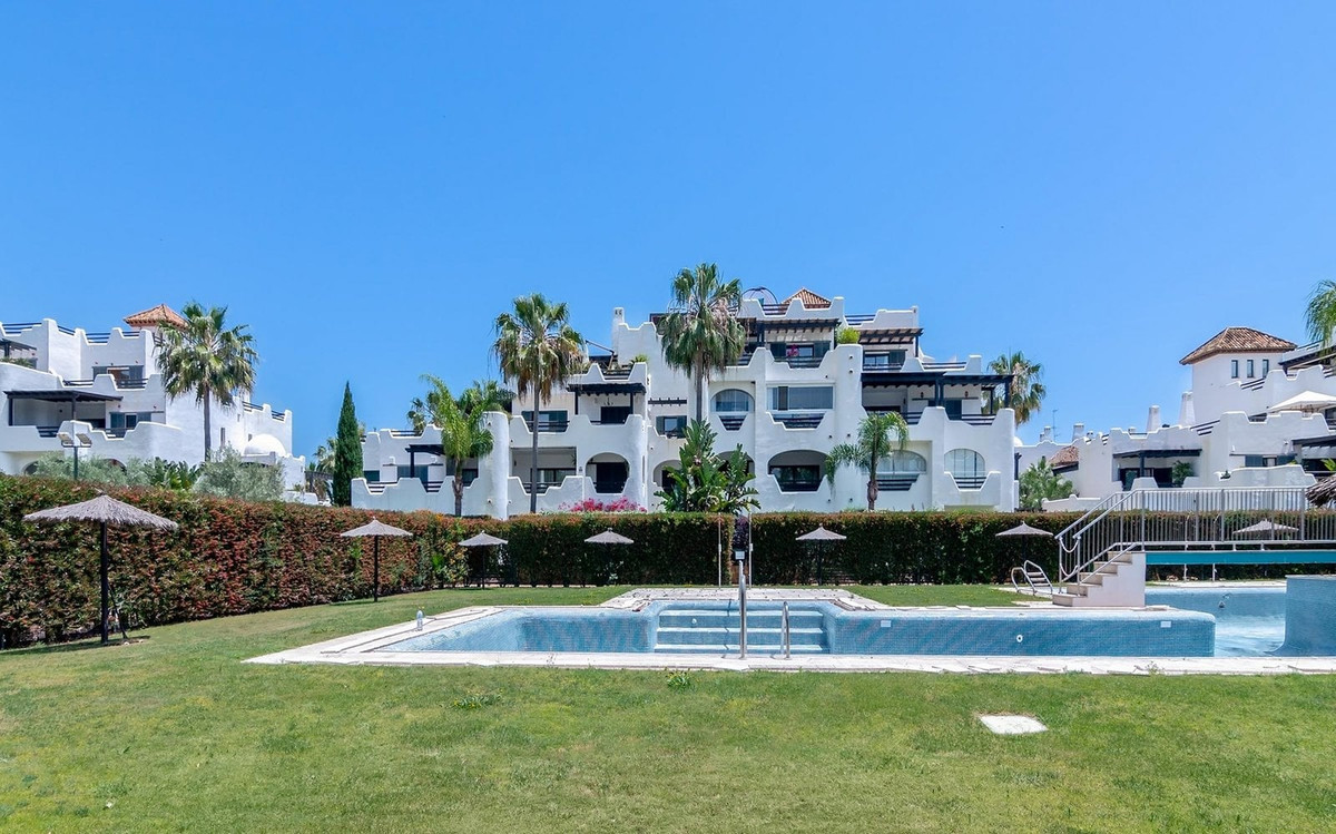 Se vende Apartamento Planta Baja de 3 dormitorios en Costa Del Sol, Cadiz, España