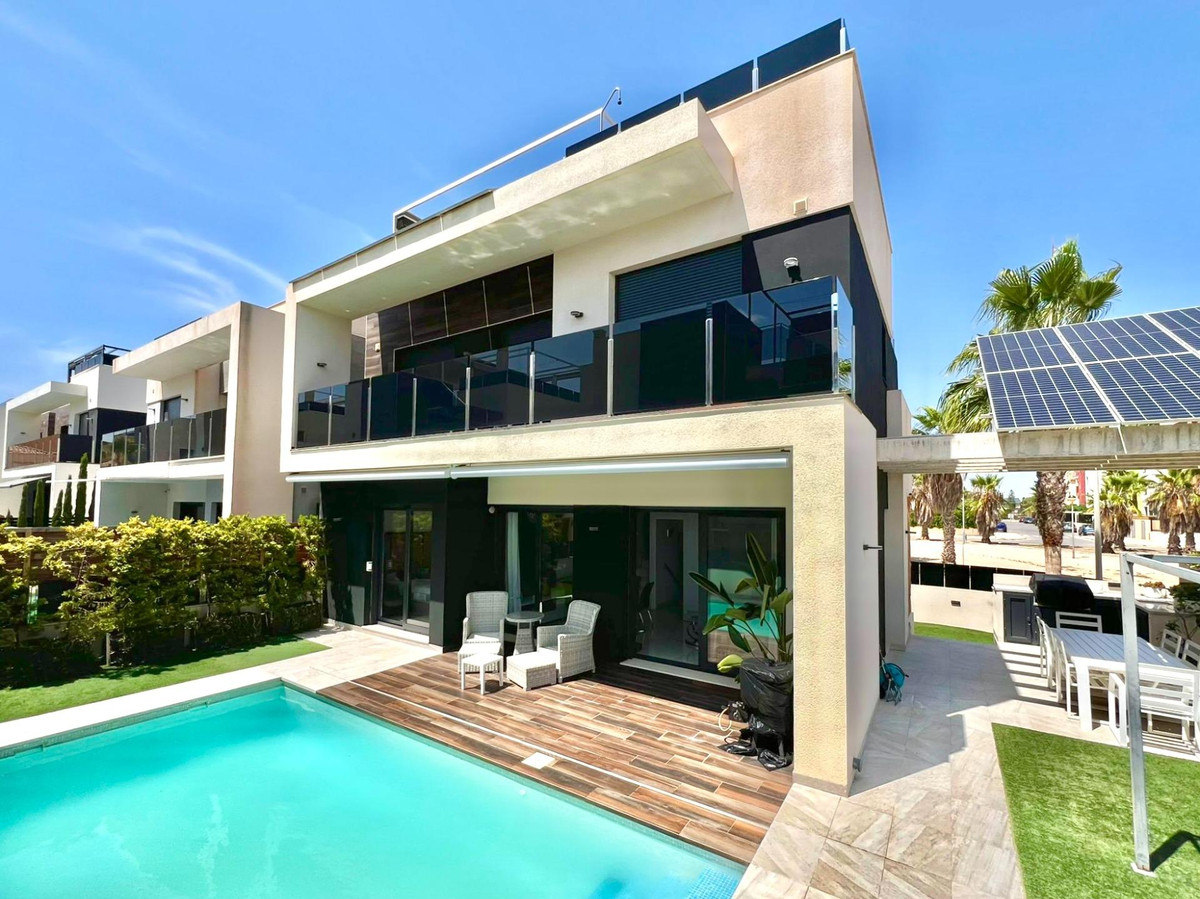 4 Bed Townhouse for sale in Lomas De Cabo Roig Costa Blanca, Alicante, Spain