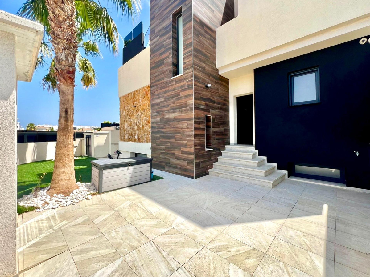 4 Bed Townhouse for sale in Lomas De Cabo Roig Costa Blanca, Alicante, Spain