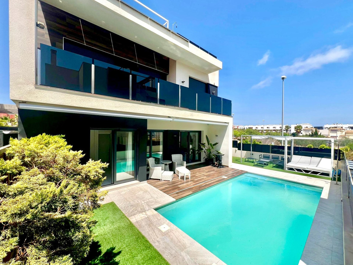4 Bed Townhouse for sale in Lomas De Cabo Roig Costa Blanca, Alicante, Spain