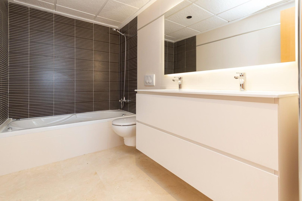 Se vende Apartamento Planta Media de 2 dormitorios en Costa Blanca, Alicante, España