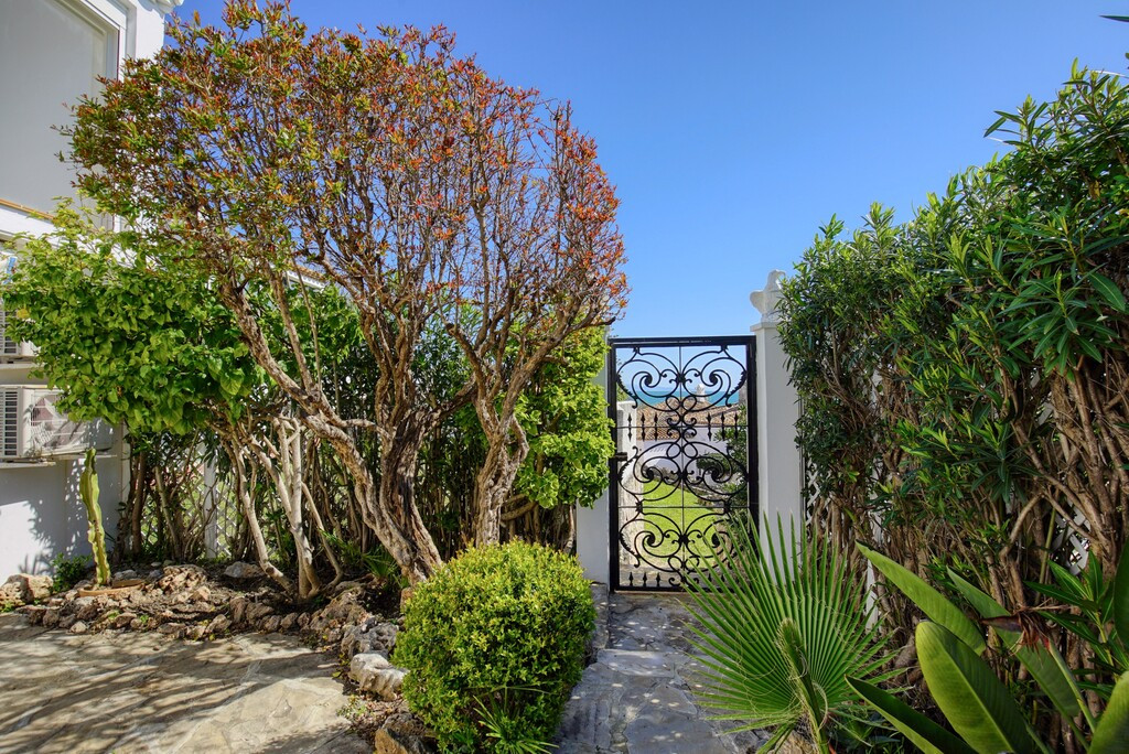3 Bed Townhouse for sale in Estepona Costa Del Sol, Málaga, Spain