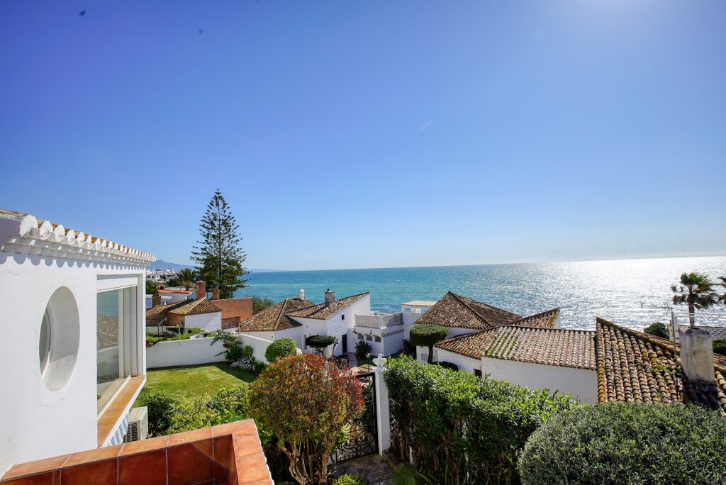 3 Bed Townhouse for sale in Estepona Costa Del Sol, Málaga, Spain