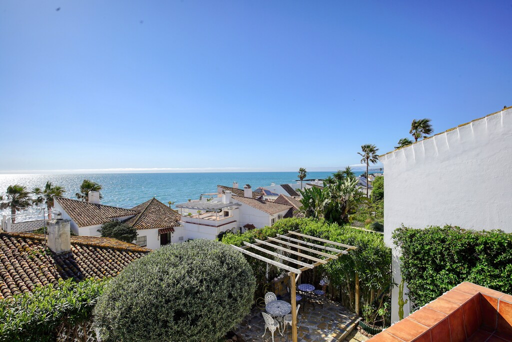 3 Bed Townhouse for sale in Estepona Costa Del Sol, Málaga, Spain