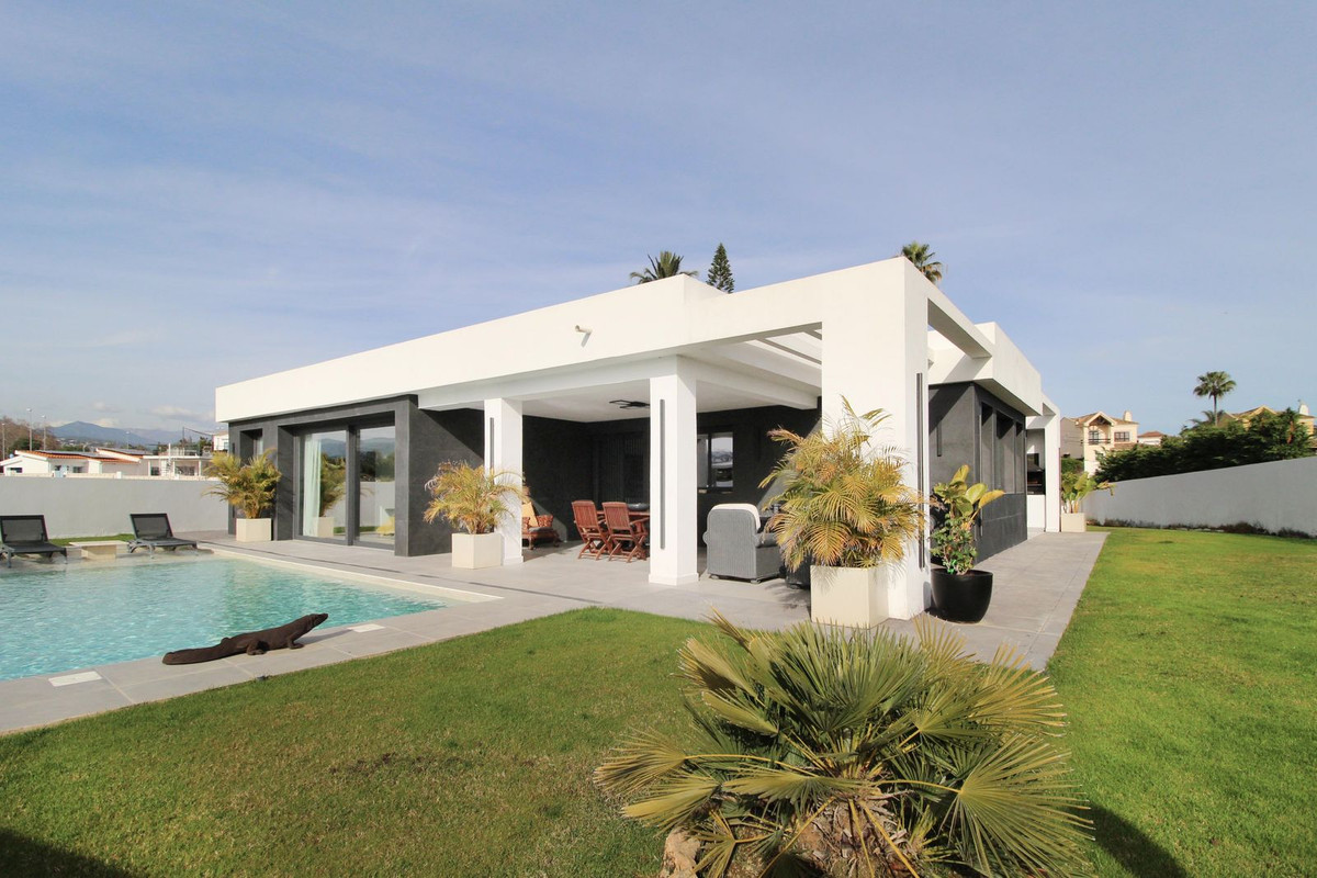 3 Bed Townhouse for sale in San Pedro De Alcántara Costa Del Sol, Málaga, Spain