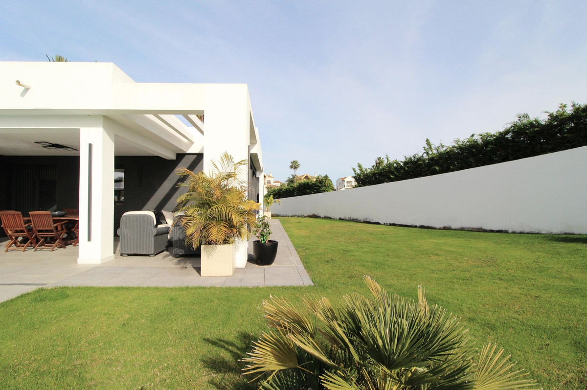 3 Bed Townhouse for sale in San Pedro De Alcántara Costa Del Sol, Málaga, Spain