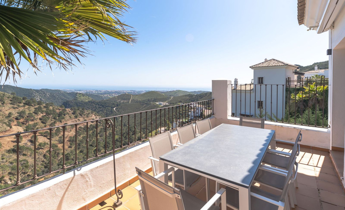 5 Bed Townhouse for sale in Benahavís Costa Del Sol, Málaga, Spain