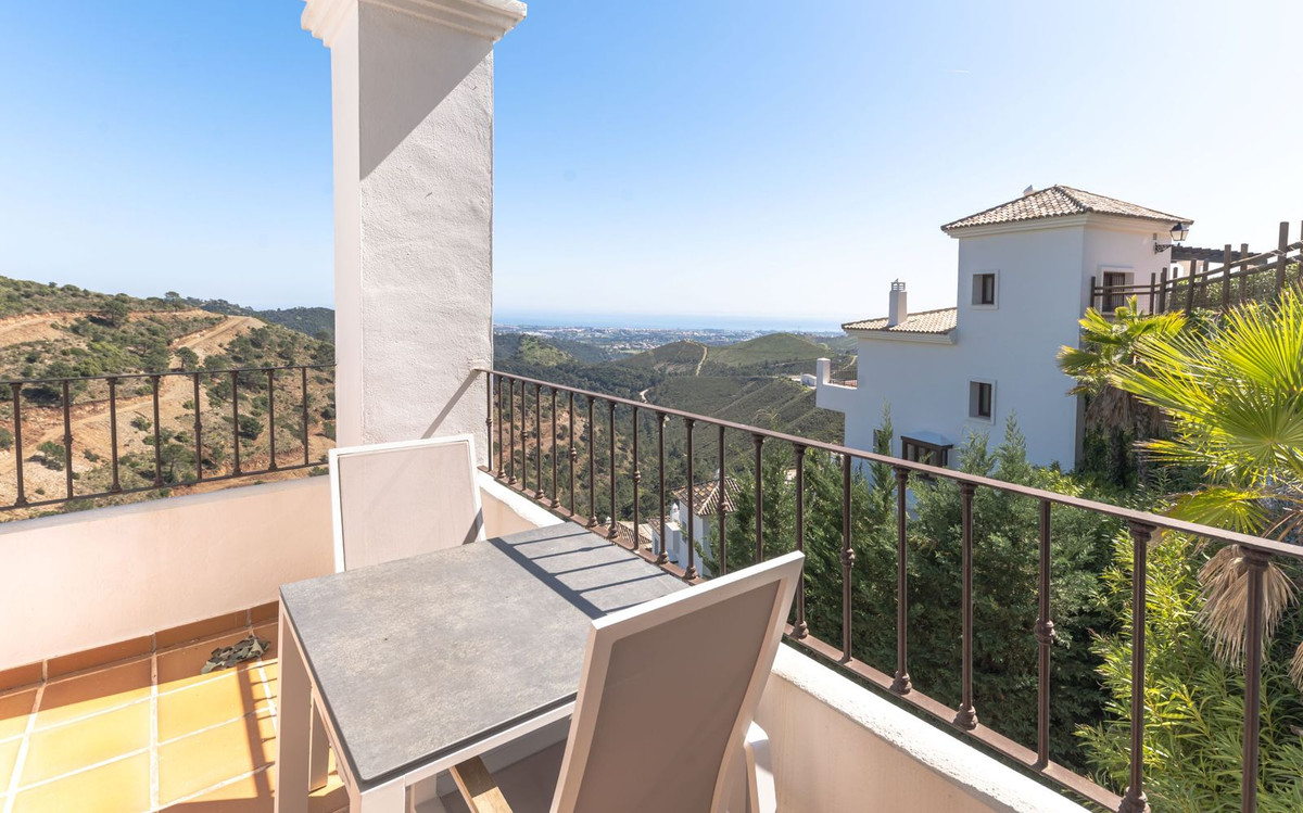 5 Bed Townhouse for sale in Benahavís Costa Del Sol, Málaga, Spain