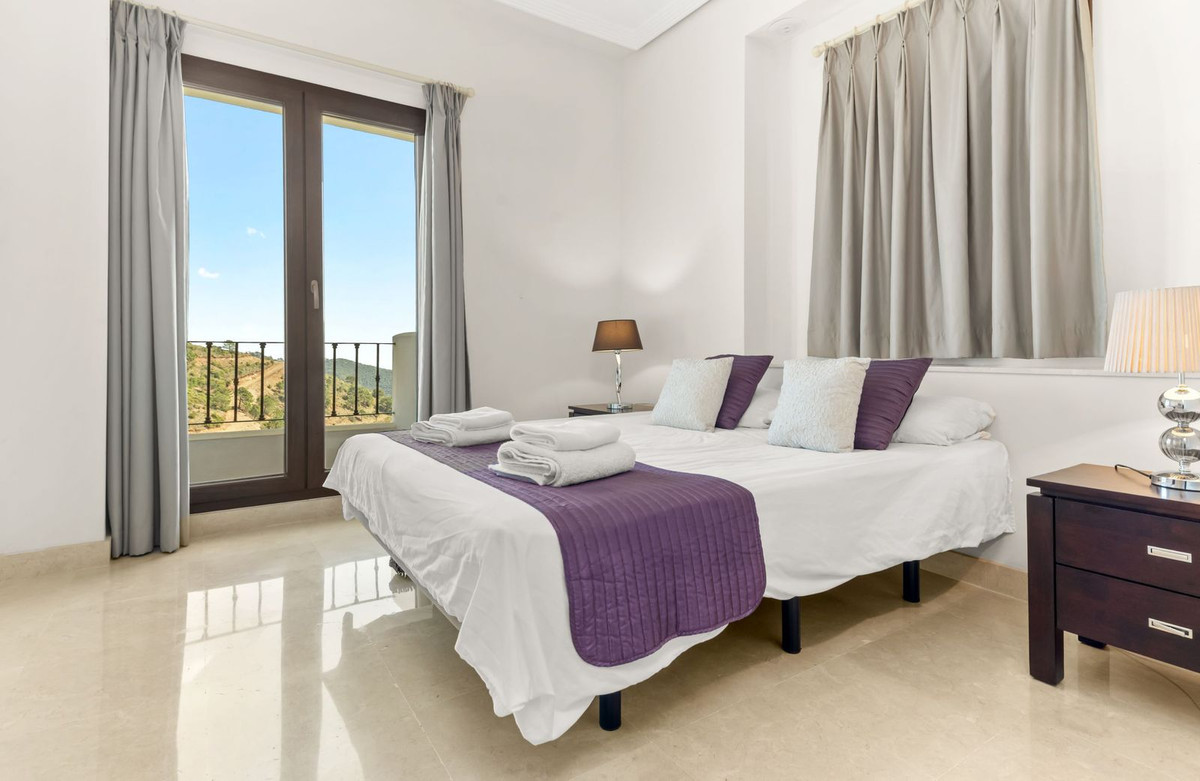 5 Bed Townhouse for sale in Benahavís Costa Del Sol, Málaga, Spain
