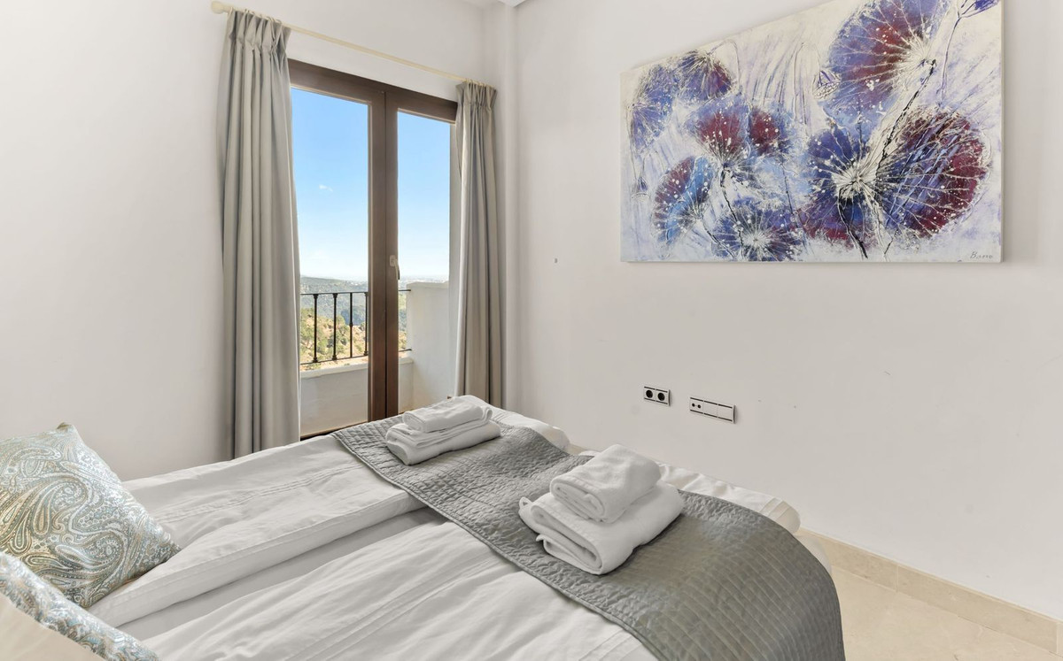 5 Bed Townhouse for sale in Benahavís Costa Del Sol, Málaga, Spain