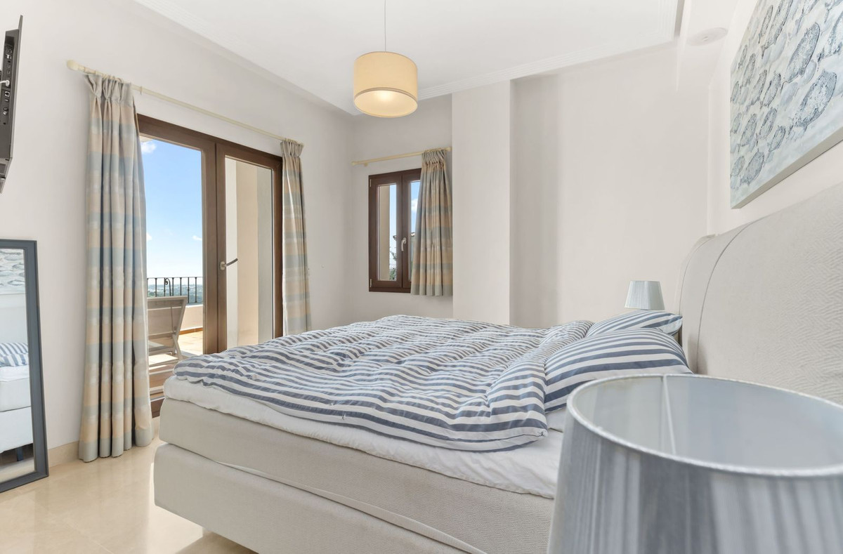 5 Bed Townhouse for sale in Benahavís Costa Del Sol, Málaga, Spain