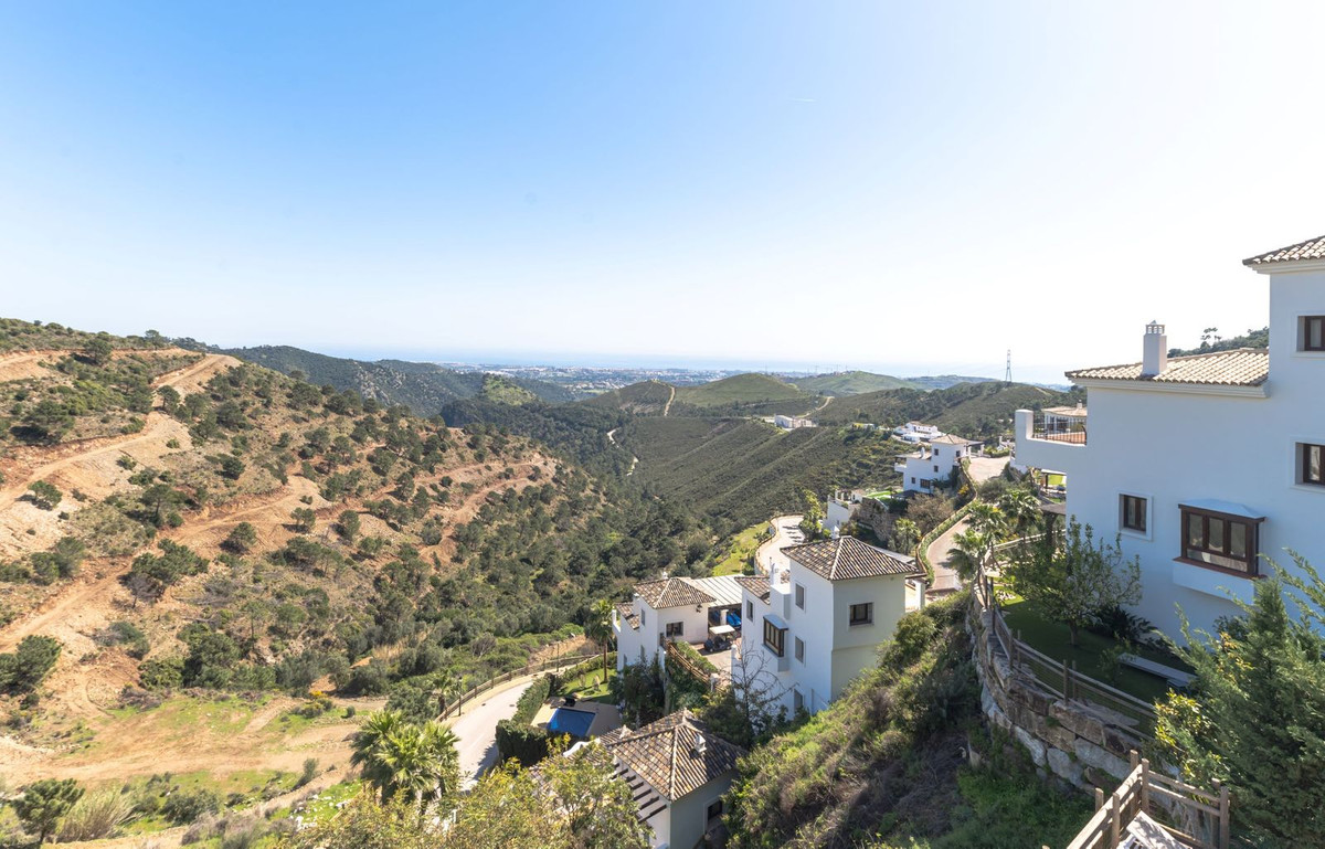 5 Bed Townhouse for sale in Benahavís Costa Del Sol, Málaga, Spain