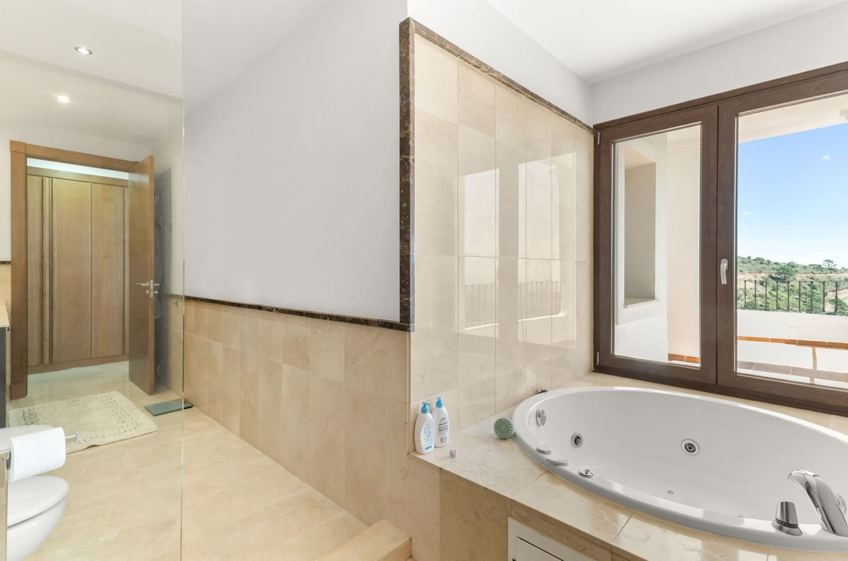 5 Bed Townhouse for sale in Benahavís Costa Del Sol, Málaga, Spain